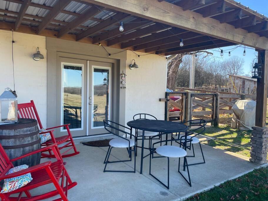 Pleasant Valley Farm Dairy Barn Writer'S Retreat コロンビア エクステリア 写真