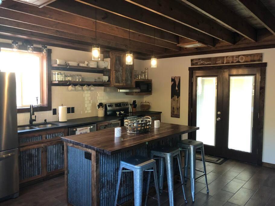Pleasant Valley Farm Dairy Barn Writer'S Retreat コロンビア エクステリア 写真