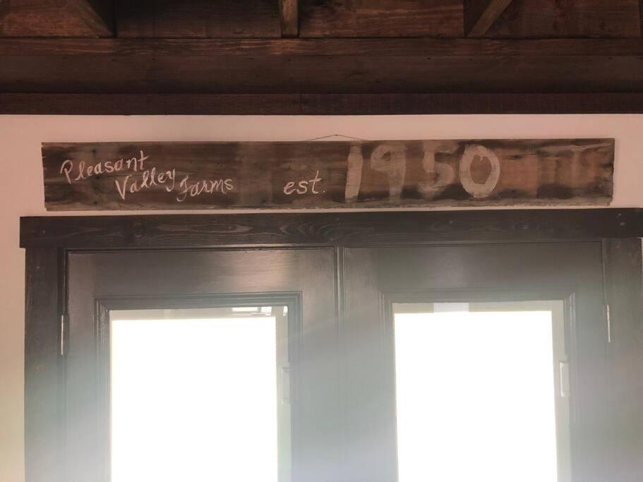 Pleasant Valley Farm Dairy Barn Writer'S Retreat コロンビア エクステリア 写真